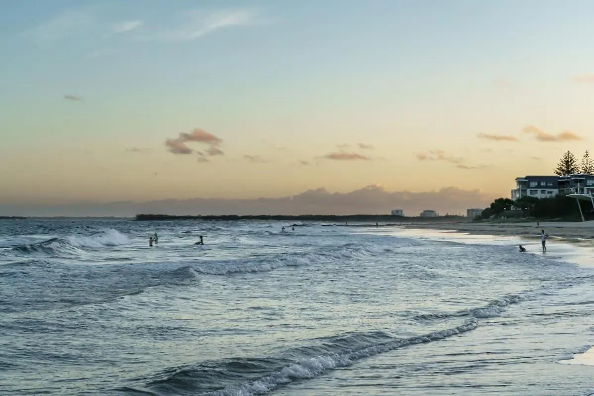 Breezy Kings Beach Apartment With Ocean Views Caloundra