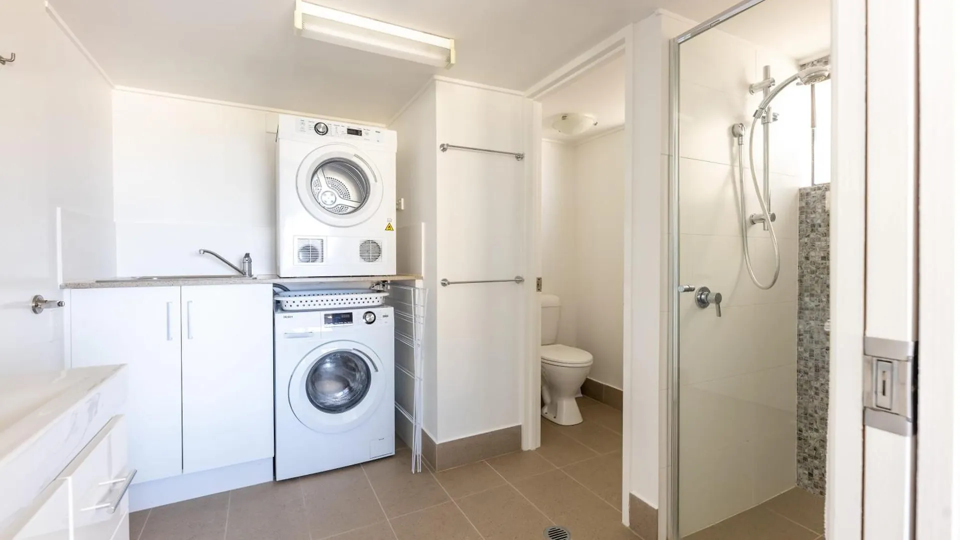 Breezy Kings Beach Apartment With Ocean Views Caloundra