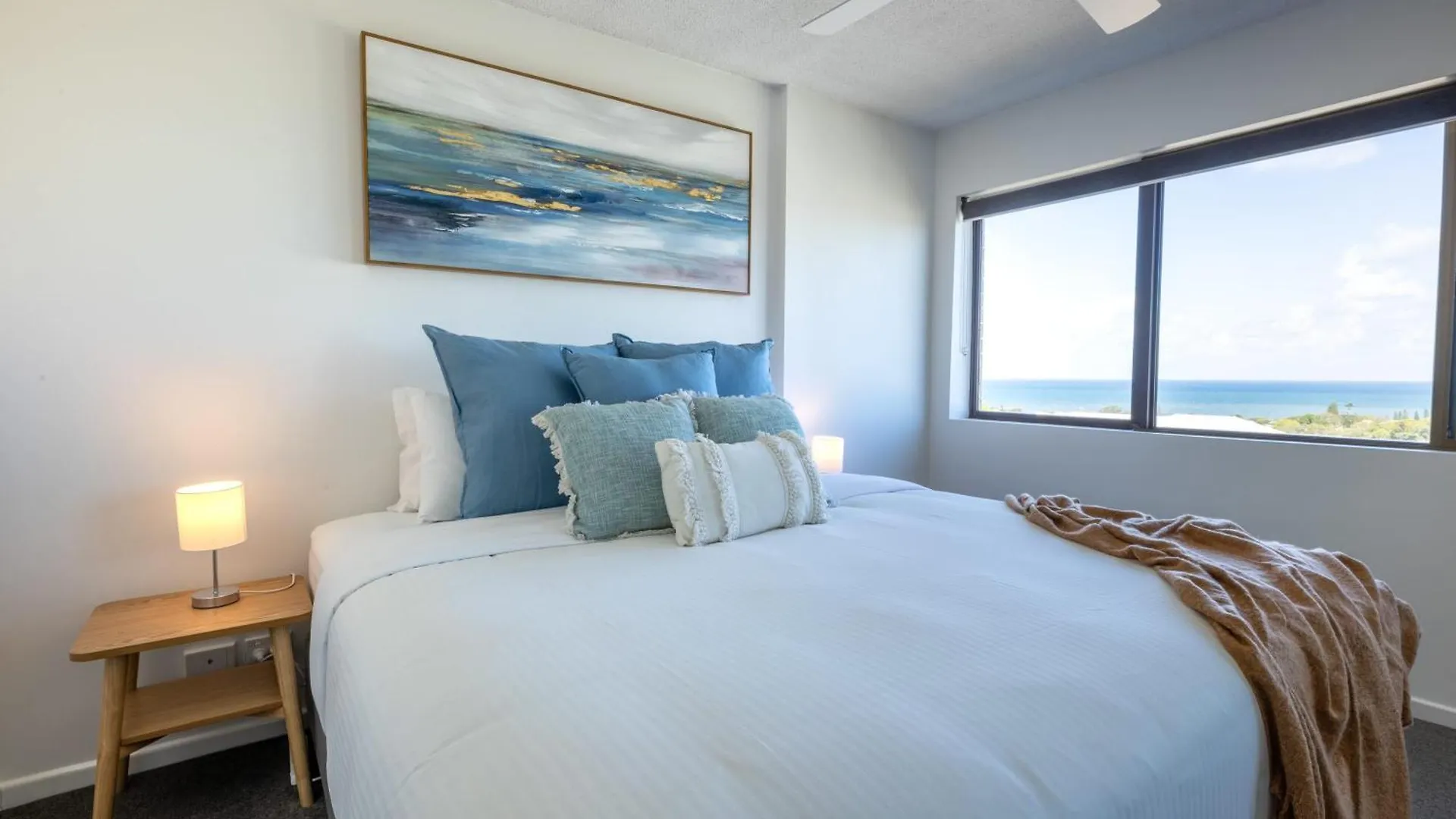 Breezy Kings Beach Apartment With Ocean Views Caloundra Australia